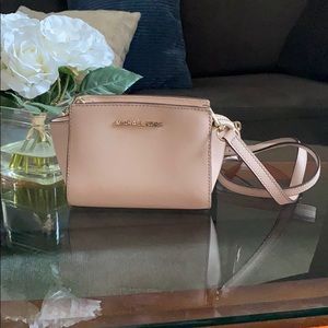 Michael Kors mini Selma crossbody soft pink/ fawn